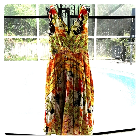 Spense Dresses & Skirts - Flattering & feminine Spence dress